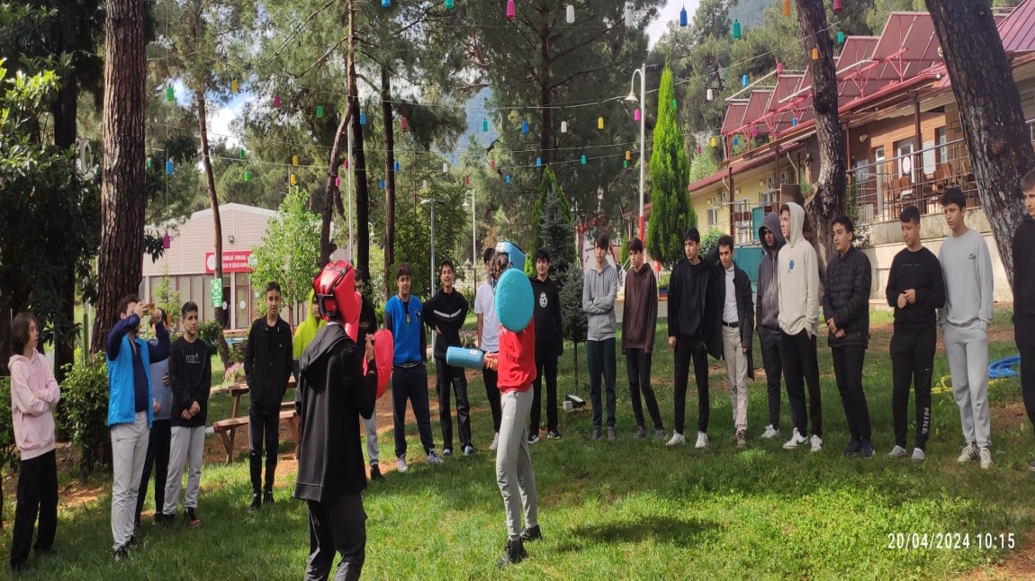 Okulumuz Erkek Öğrencileri, Manisa Şehzadeler Gençlik Merkezi Kampında...